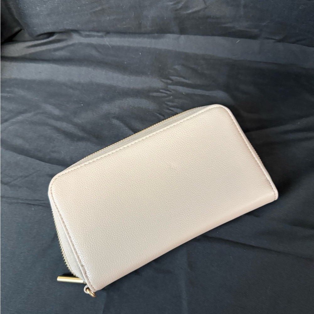 Price cut! Never used thirty-one Pebble-Grain Zip Wallet in Light Beige